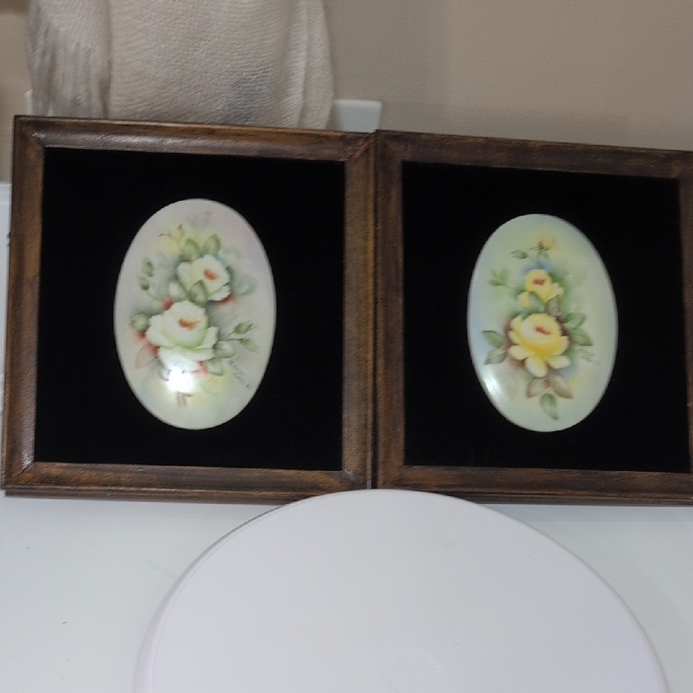 Floral Art Set in Dark Frames 1980 Wilma Nobles